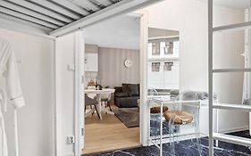 Happy Days Relaxing Room With Smart Solutions Shared Apartment With One Other Bedroom